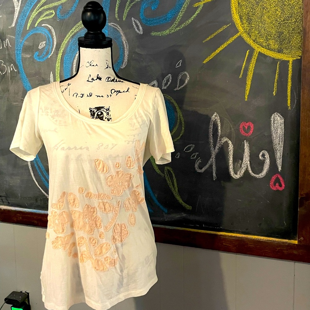 *5 for $25* EUC Ann Taylor Loft appliqué T-shirt